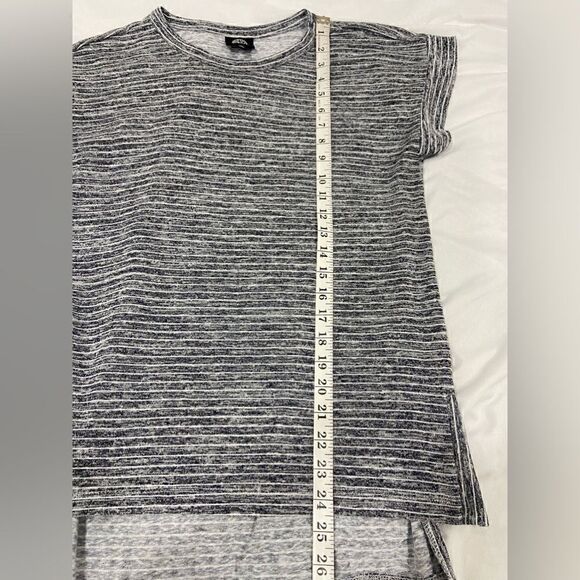 Bobeau stripes pattern slit side T-shirt size small - Picture 9 of 11